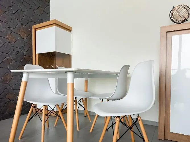 Апартаменты Metro Imielin 13th Floor By Bookinghost *